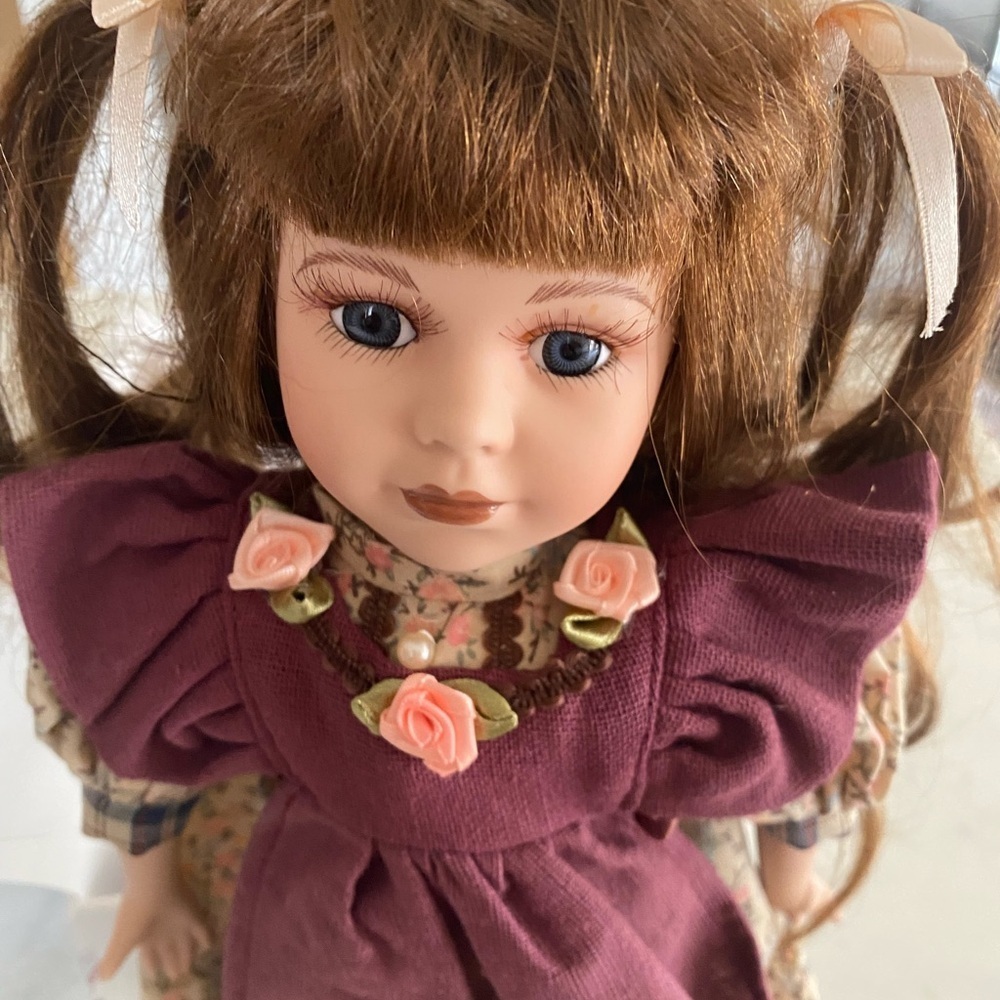 Charming Doll - Picture 2 of 8